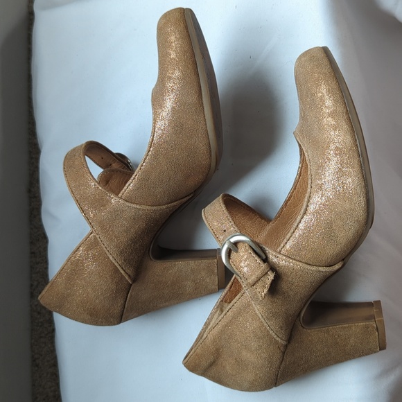 Sofft Miranda Mary Jane heels; soft gold shimmer - Picture 5 of 7